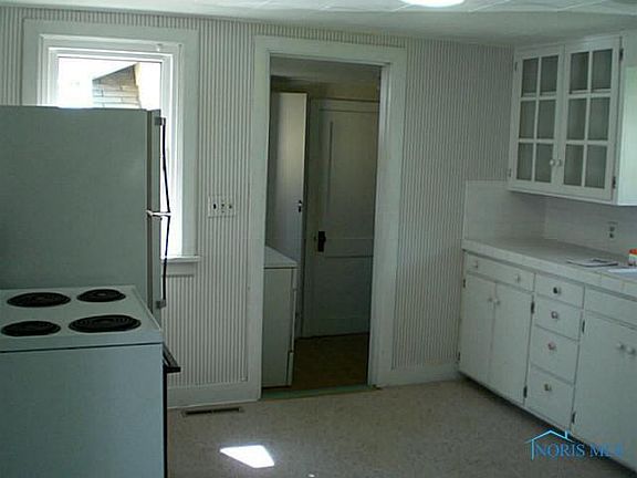 4th image of 220 E Barnes Ave