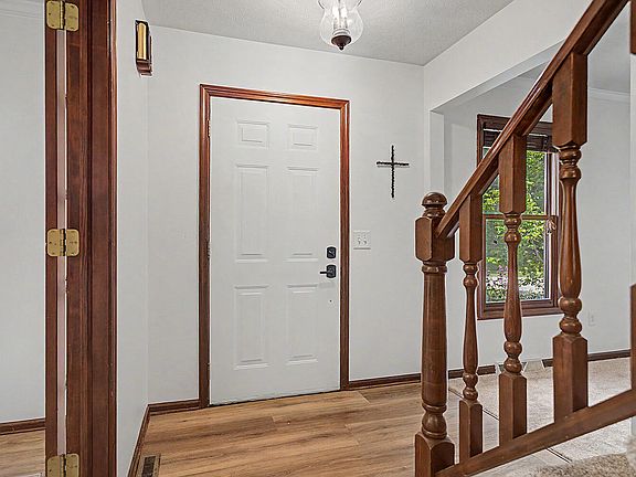 3rd image of 2274 Stowevalley Dr SE