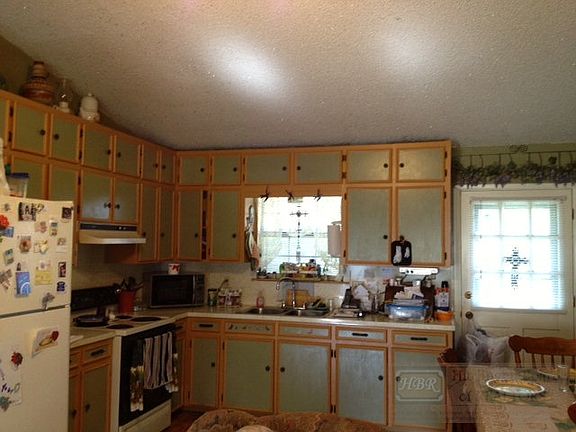 4th image of 940 Deaf Smith St