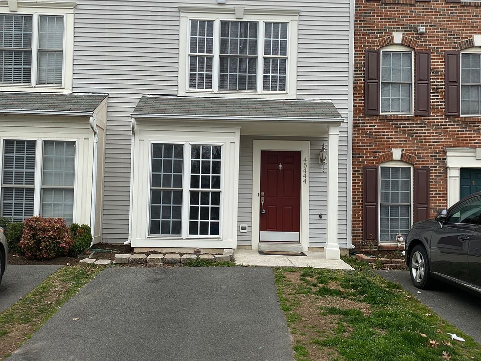 1st image of 45444 Oak Trail Sq