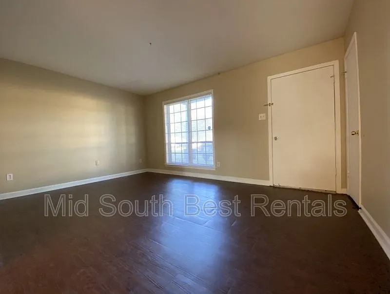 1192 Heathcliff Dr — Photo 3