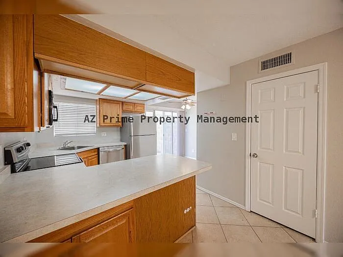 1055 W 5th St #18 — Photo 8