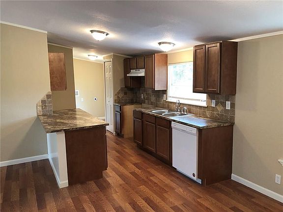 2nd image of 1689 Shinn Cir