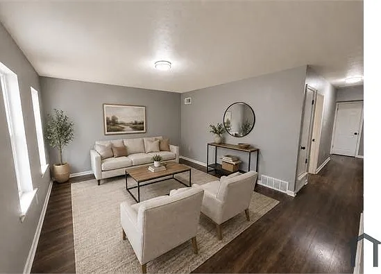 2499 Calvert Ave — Photo 2