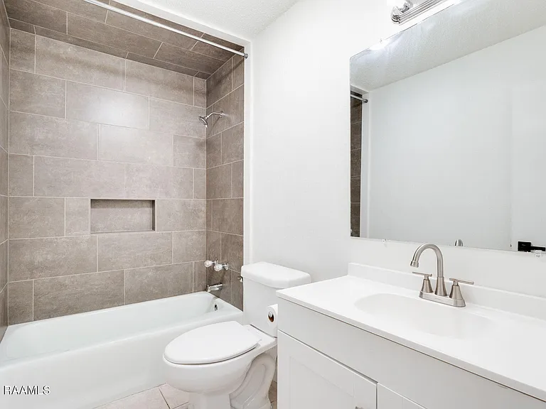 304 W Broussard St — Photo 15