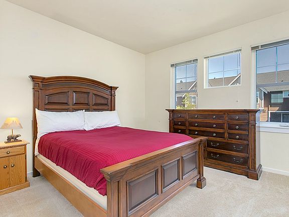 3rd image of 1888 17th Ave NE