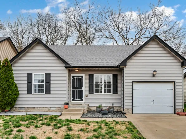 560 Falkland Cir, Clarksville, TN 37042