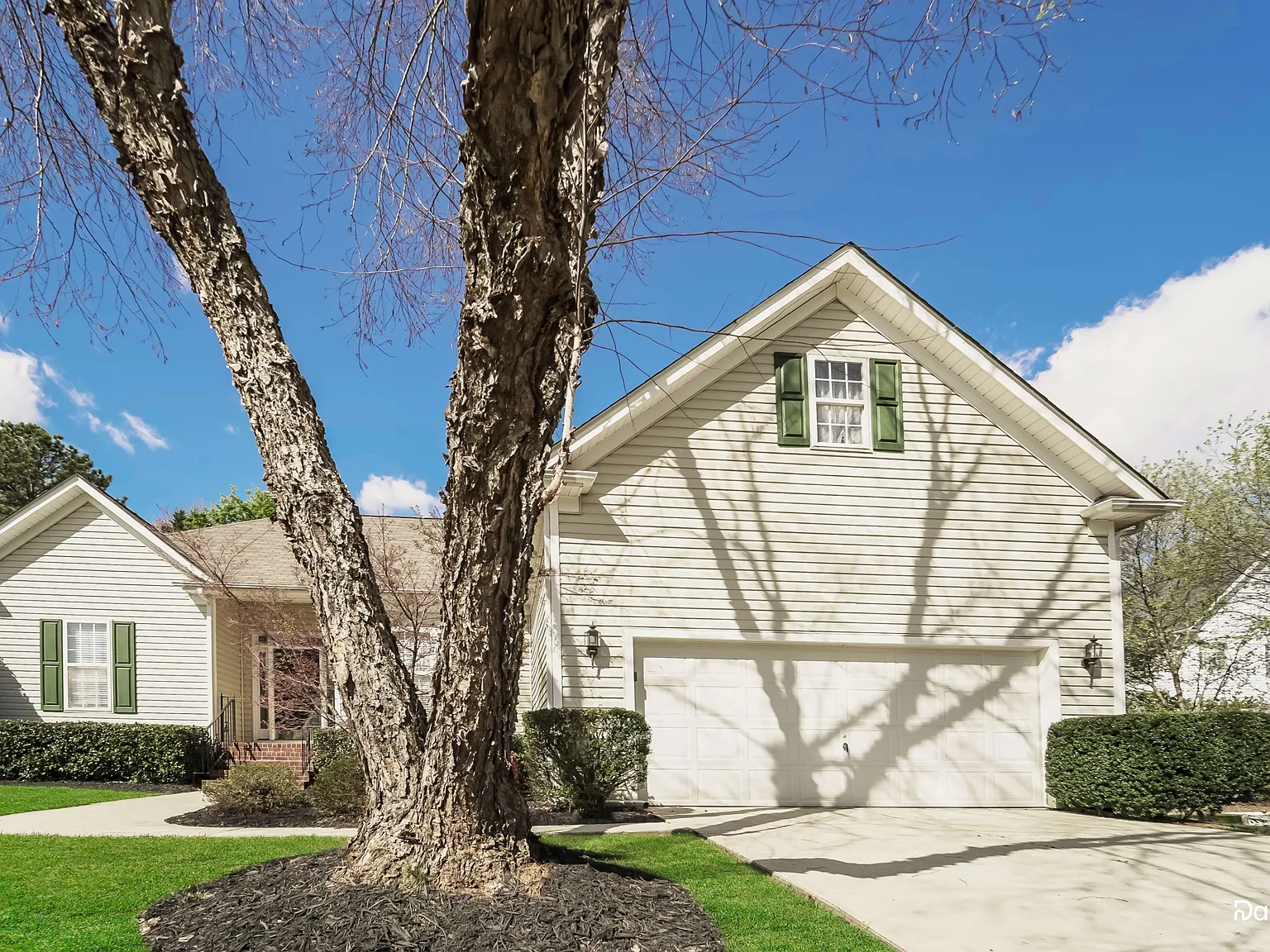 3 bed, 2.0 bath, 1724 sqft, $2,975 — Photo 1