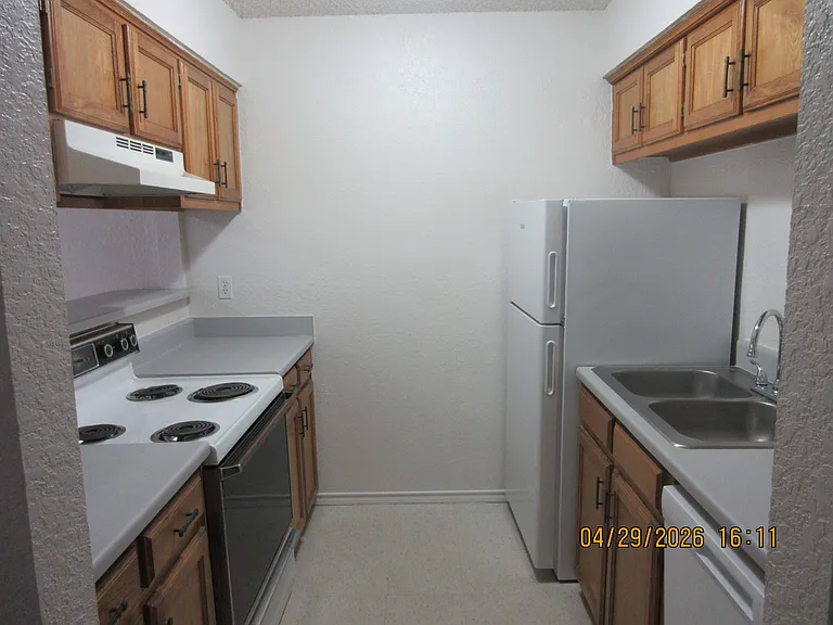923 W Sycamore St #19 — Photo 12