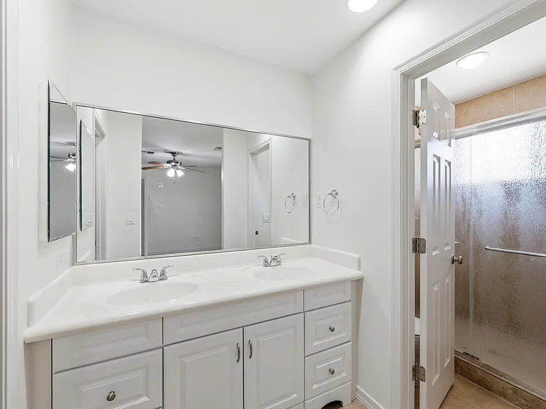 3902 W Surrey Ave — Photo 14