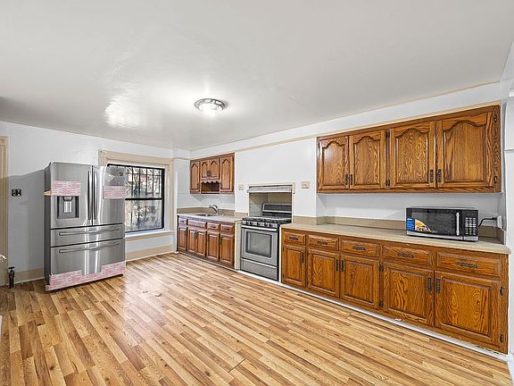 4th image of 487 Hancock St