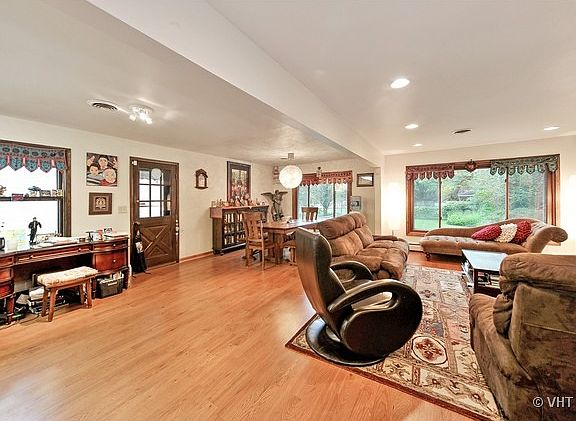 4th image of 6727 N Wildwood Ave