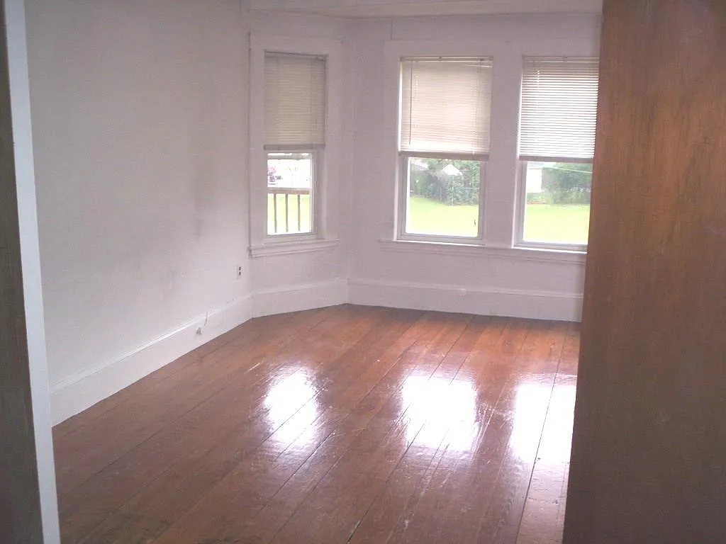 2 bed, 955 sqft, $1,995 — Photo 1