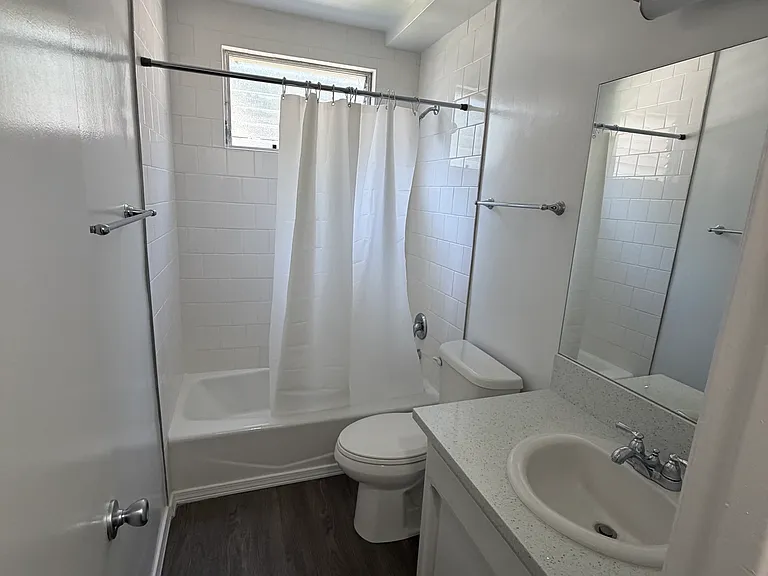 760 S Marengo Ave — Photo 8