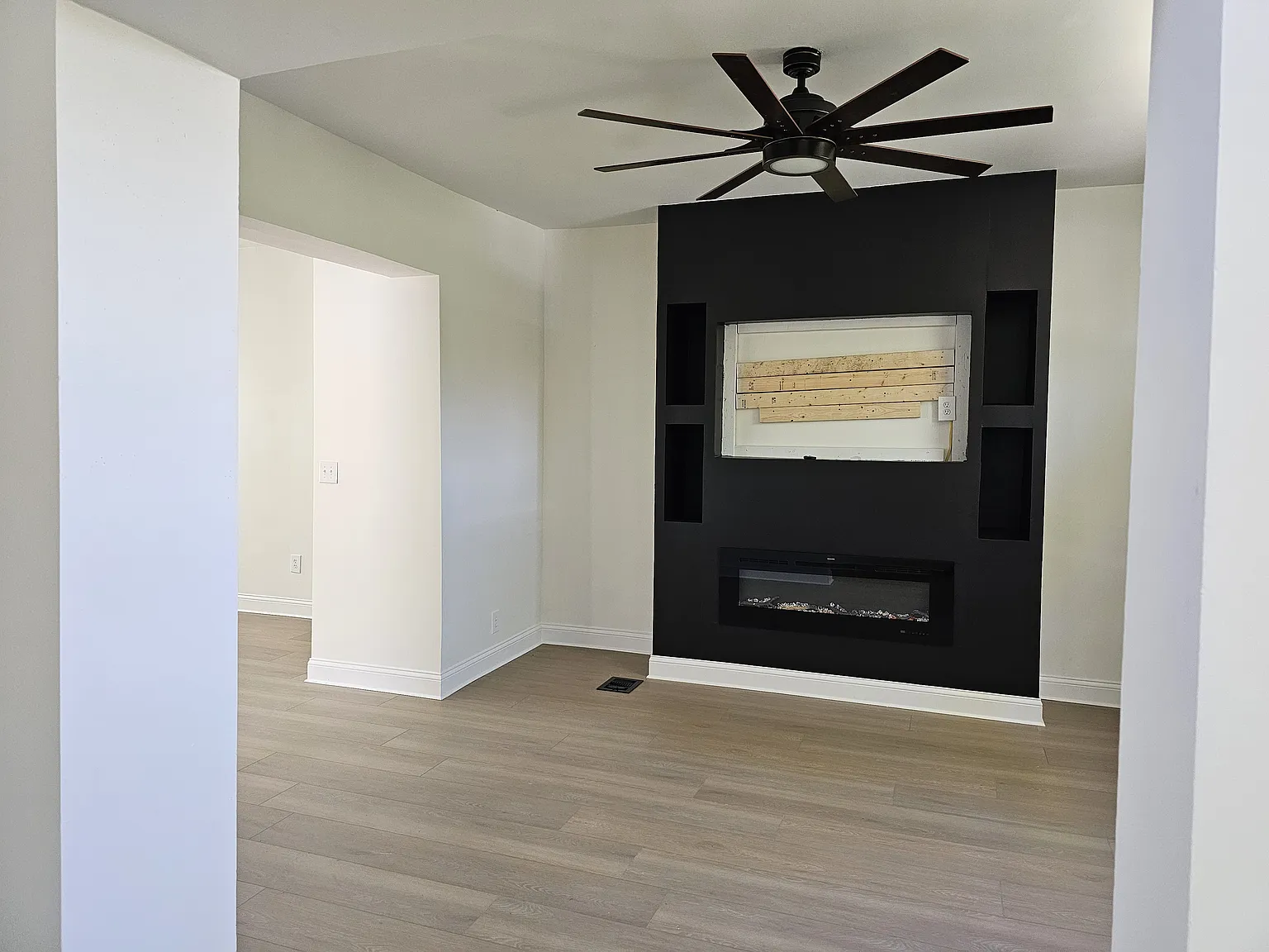 263 N Monroe Ave — Photo 2