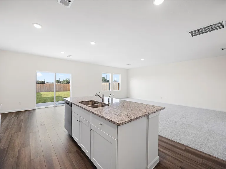 8807 Vacek Crossing Way — Photo 26