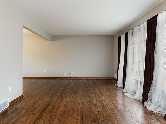 5th image of 1004 W 85th Ter