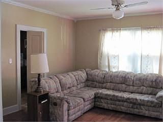 4th image of 136 Keeble Ave