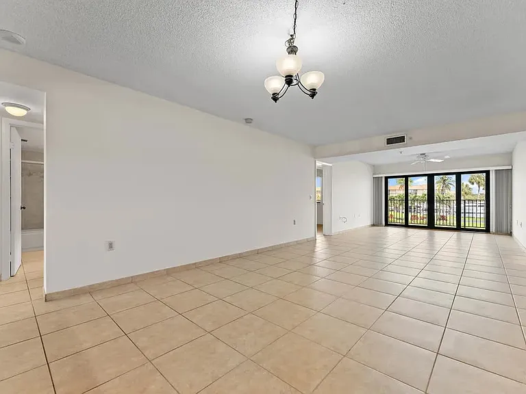 801 Seafarer Cir #302 — Photo 10