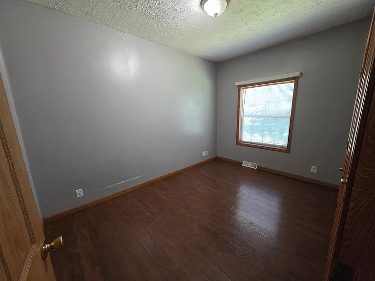 302 S River Rd #4 — Photo 2