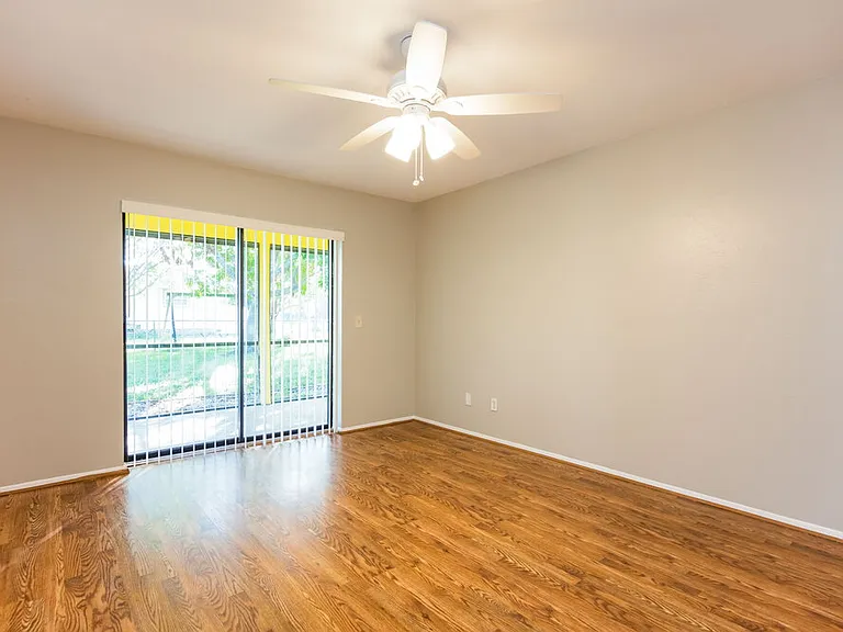 817 SW 9th Ave — Photo 9