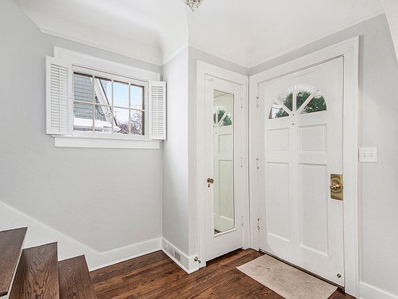 5th image of 936 Orchard Ave SE