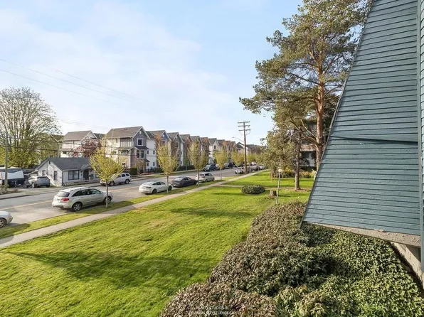 17661 58a Ave #103, Surrey, BC V3S 1N4