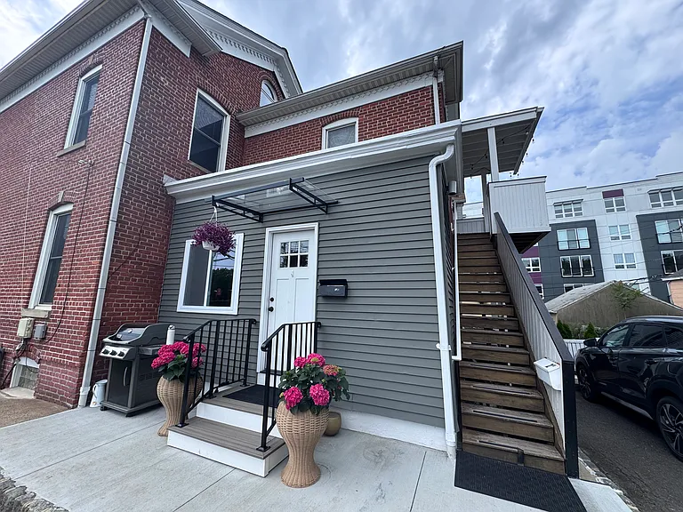 39 Davenport St #2 — Photo 14