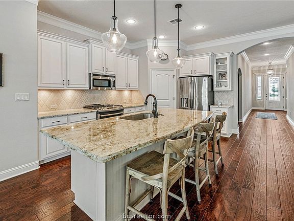 5th image of 2202 Ironwood Dr