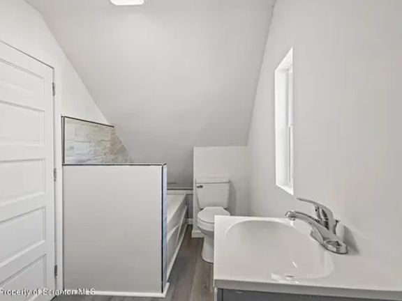 2nd Bathroom