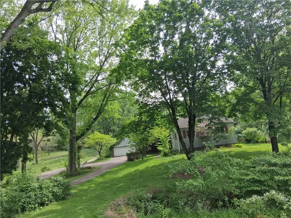 3104 Westchester Dr, Pittsburgh, PA 15238