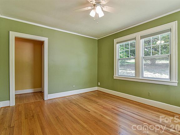 2nd image of 101 E Skyland Cir