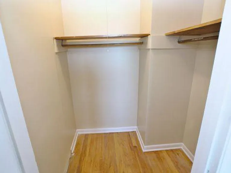 SPACIOUS CLOSET AT LENORE GARDEN