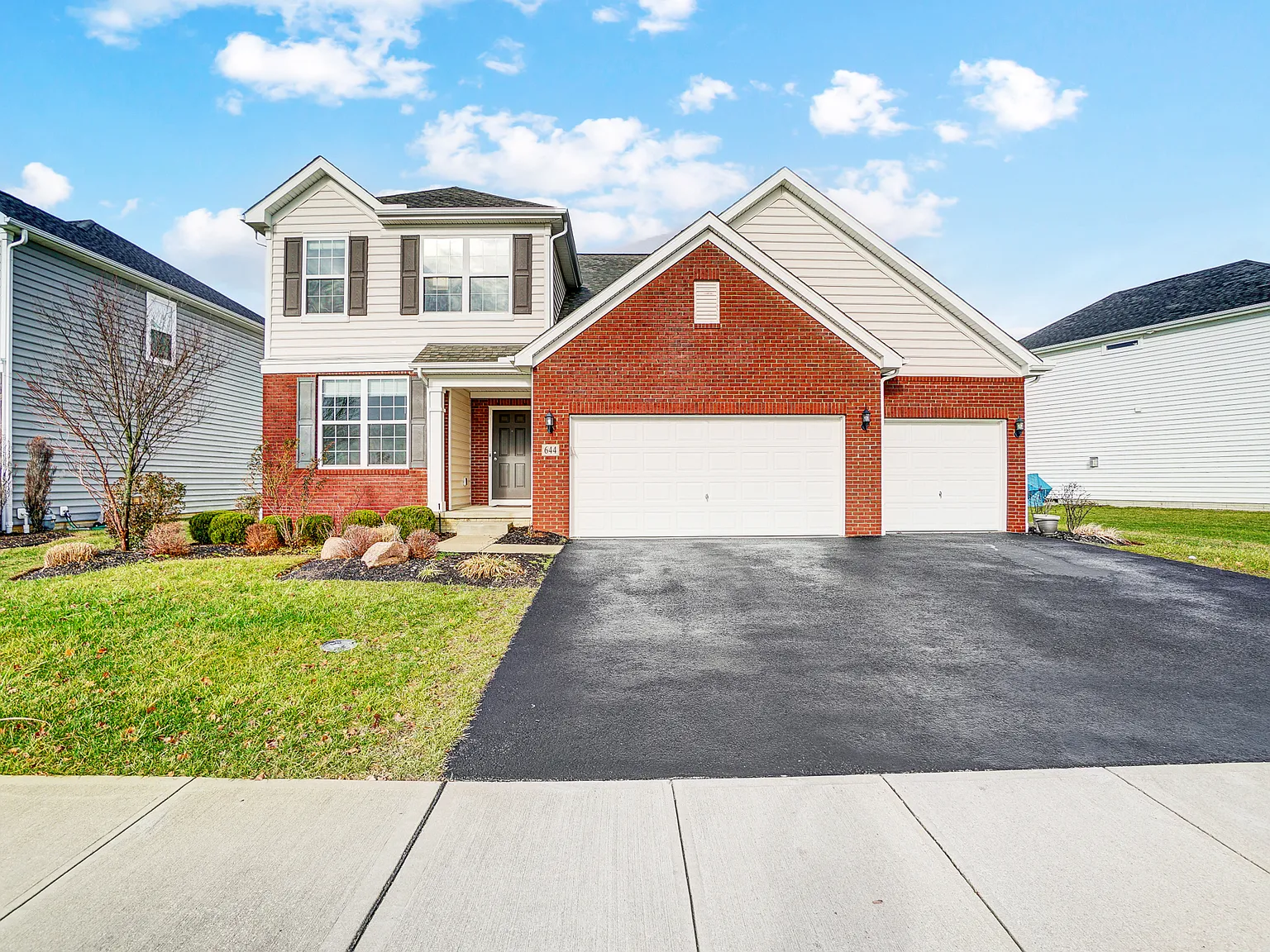 4 bed, 2.5 bath, 2532 sqft, $3,300 — Photo 2