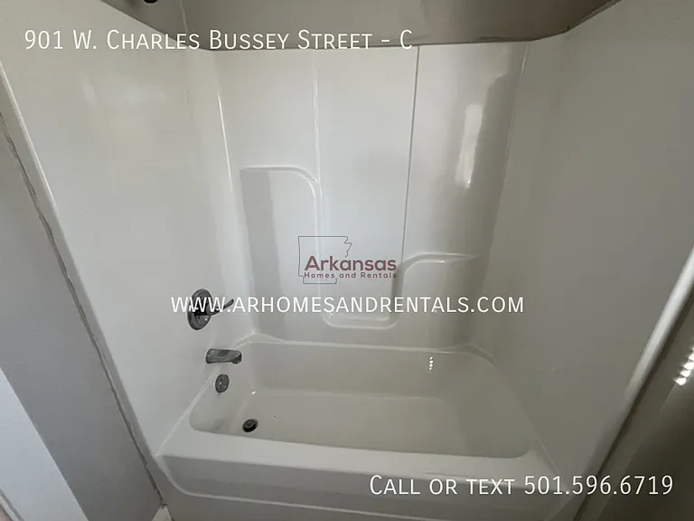 901 W Charles Bussey Ave #C — Photo 5