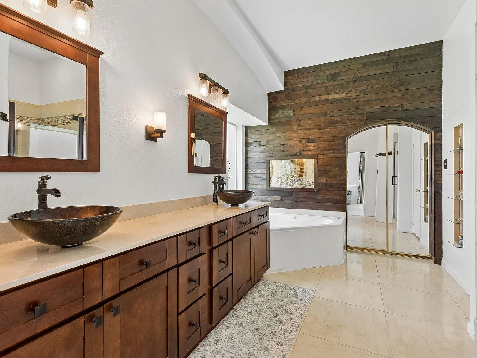 5 bed, 3016 sqft, $3,300 — Photo 3
