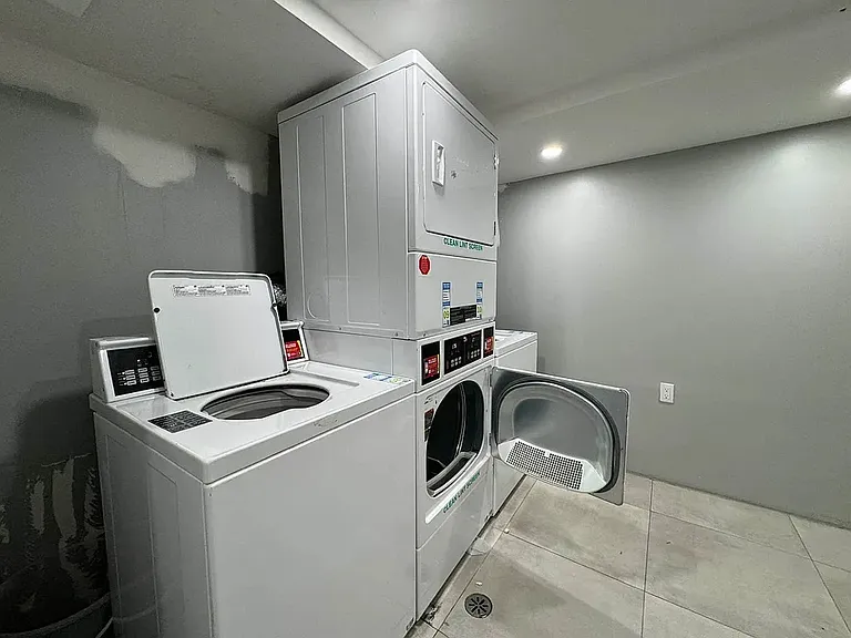 760 Putnam Ave #1 — Photo 9