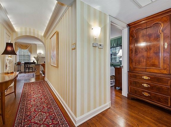 4th image of 1366 N Dearborn Pkwy #3C