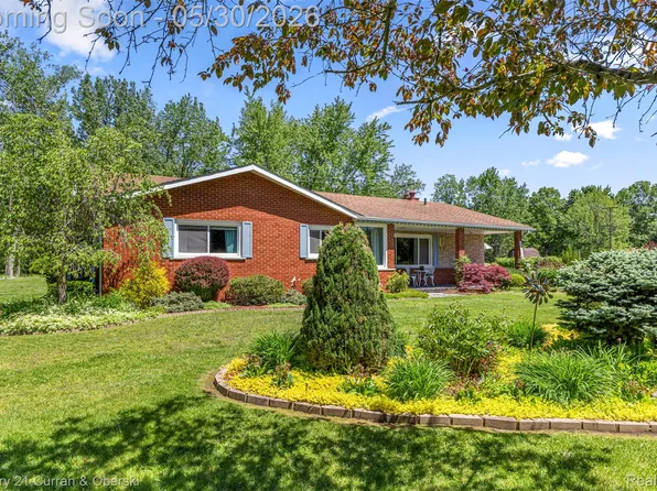 38894 S Huron Rd, New Boston, MI 48164
