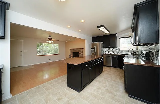 6527 Otis St — Photo 4