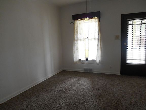 5th image of 2235 Kenwood Ave
