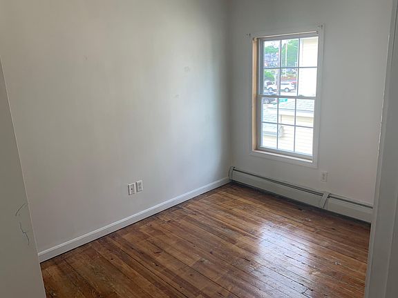 4th image of 168 Richard St #2