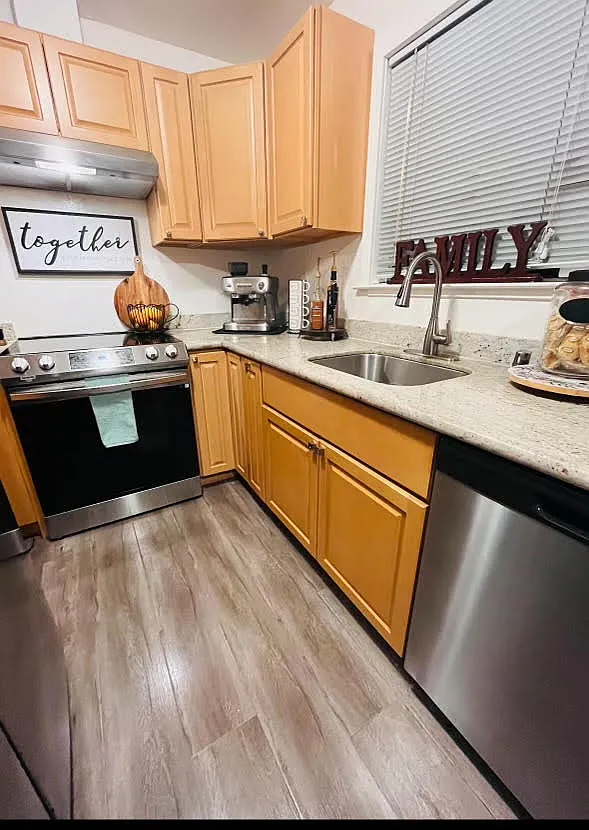 2 bed, 1.5 bath, 1031 sqft, $2,500 — Photo 2