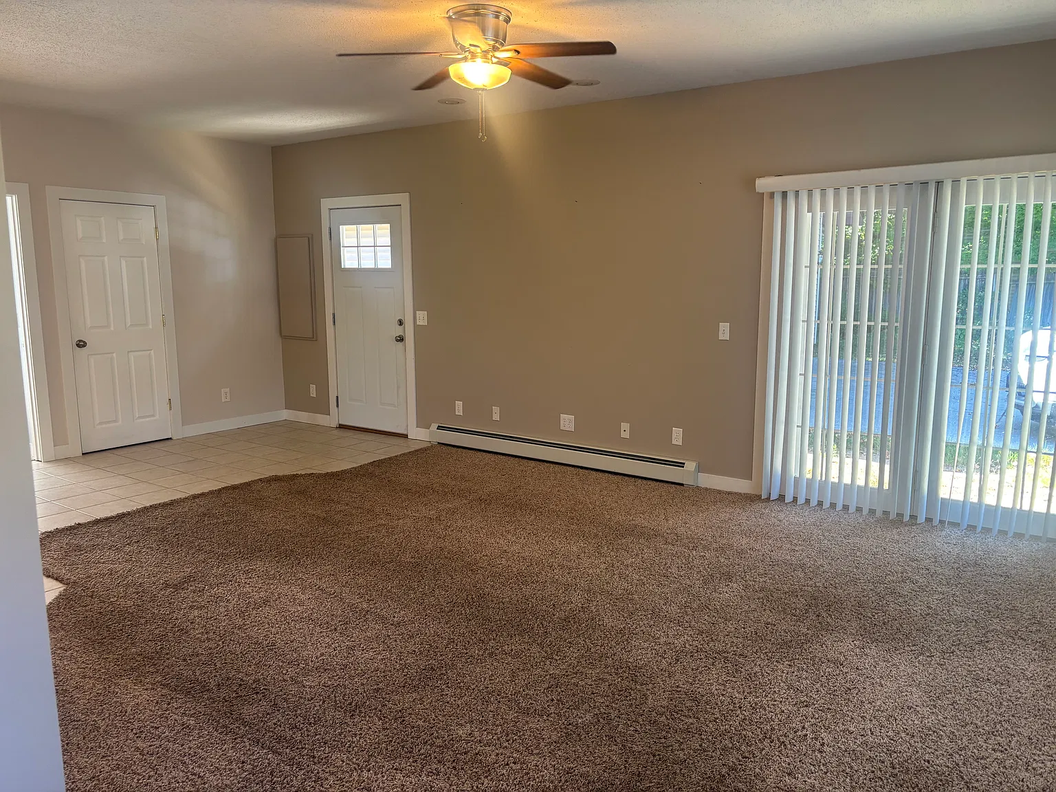 3 bed, 1048 sqft, $1,800 — Photo 4
