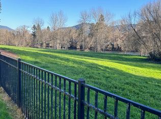 1381 SW Spruce St, Grants Pass, OR 97526