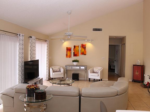 3rd image of 1110 Summit Place Cir APT C