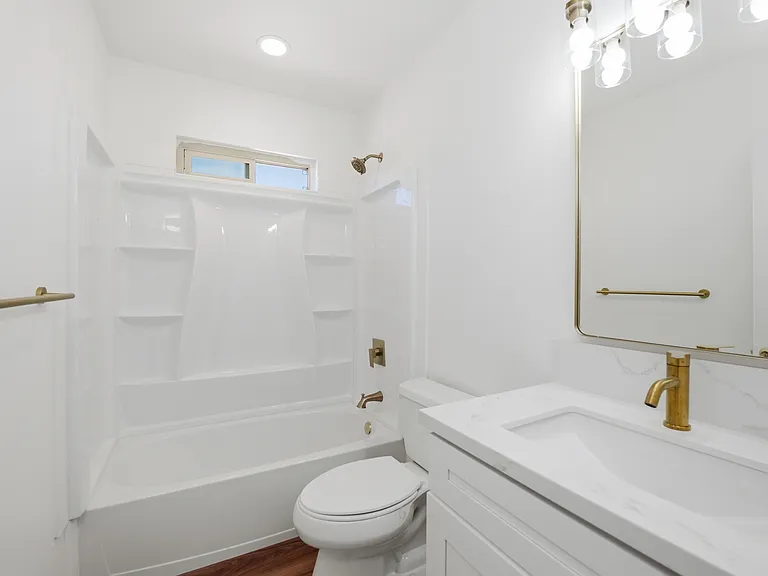635 Emory St #15 — Photo 7