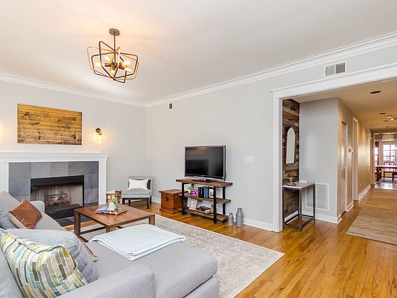 3rd image of 1420 W Bryn Mawr Ave APT 1W