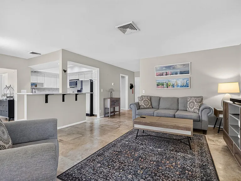213 Rio Vista Cir — Photo 16