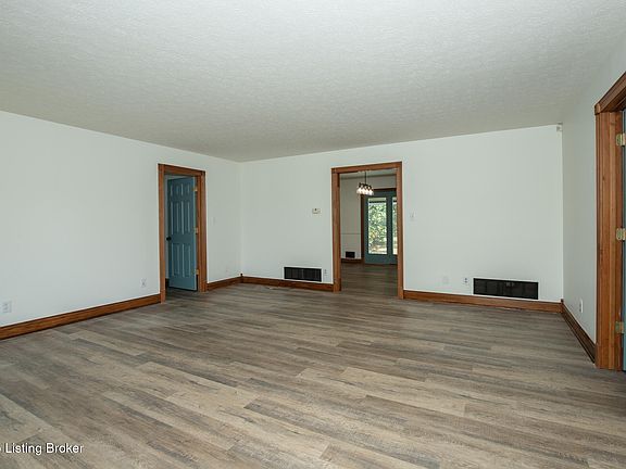 4th image of 302 Edgewood Dr